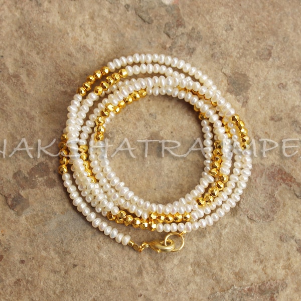 Hermosa perla blanca y pirita dorada 3-4 mm Roundel facetado con cuentas chapadas en oro collar - Centro Taladro Perlas brillantes Perlas suaves Perlas Hebra Joyería