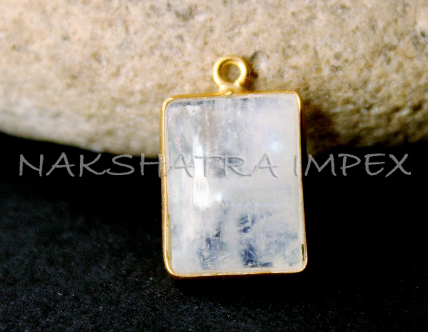 レインボームーンストーン　カボション　11×15mm　10.00ct レインボームーンストーン カボション 11×15mm 10.00ct レインボー