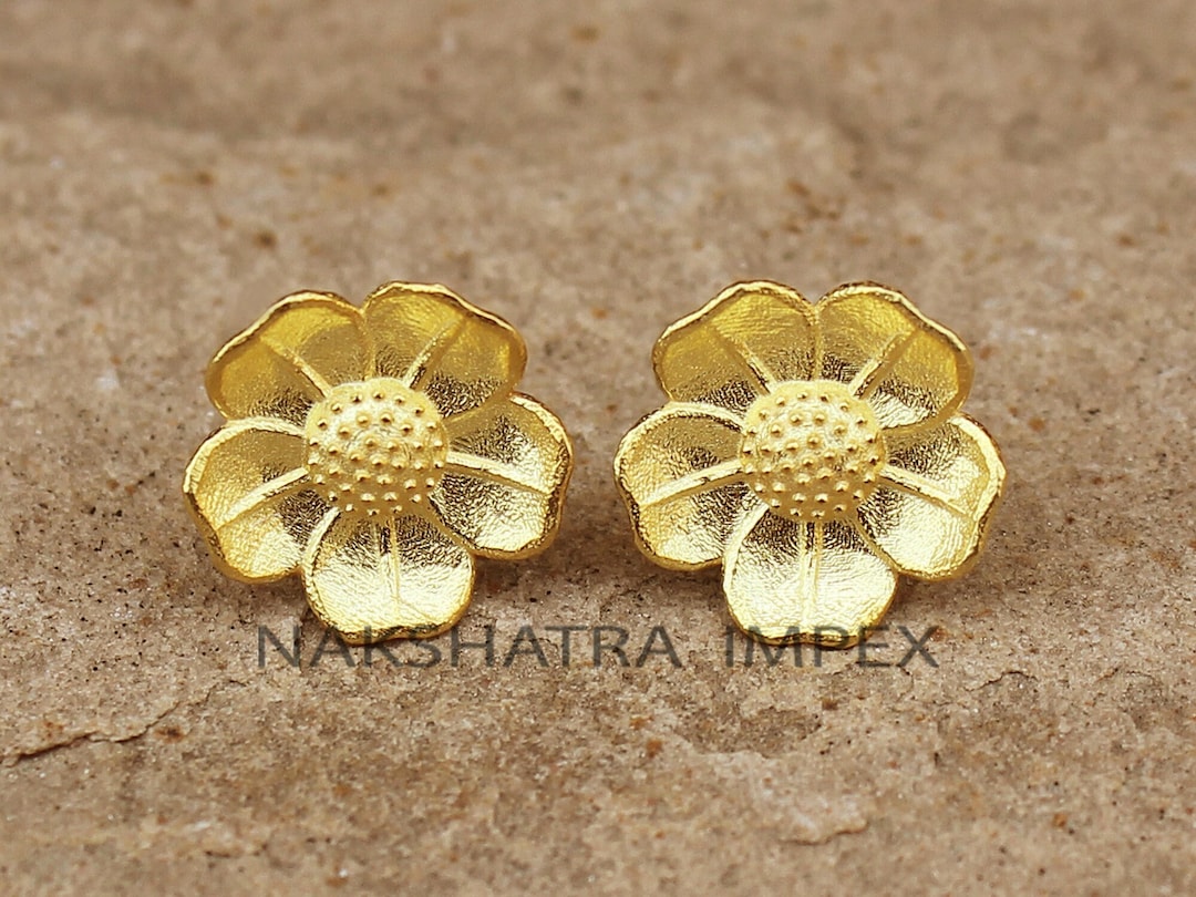 Flower design gold earrings deals