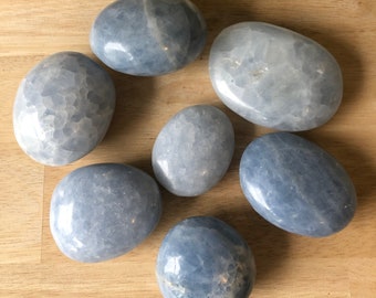 Piedras de palma de calcita azul — Piedras preciosas de cristal
