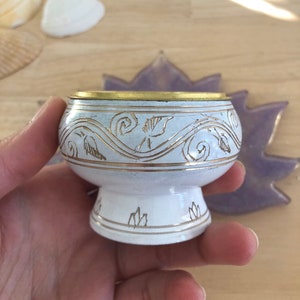 Weißer Messing Räucherstäbchenhalter - Weiß und Gold geätzter Metalltopf