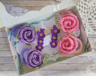 Fairy Flower Accessoires Set - Handgemachte gehäkelte Rosen-Haarbänder, violette Blumen-Haarspangen