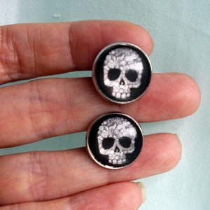 Groom Skull Cuff Links: Gothic Wedding Accessory