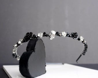 Gothic Bridal Skull Tiara, Black Rose and Skull Hair Band, Diamante Skull Rhinestone Hair Accessory, Black Wedding Prom Hair Piece