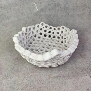 Vaso in ceramica bianca, vaso unico, fruttiera in ceramica bianca, regalo per la mamma, fruttiera, arredamento per la casa, vaso in ceramica per frutta o caramelle