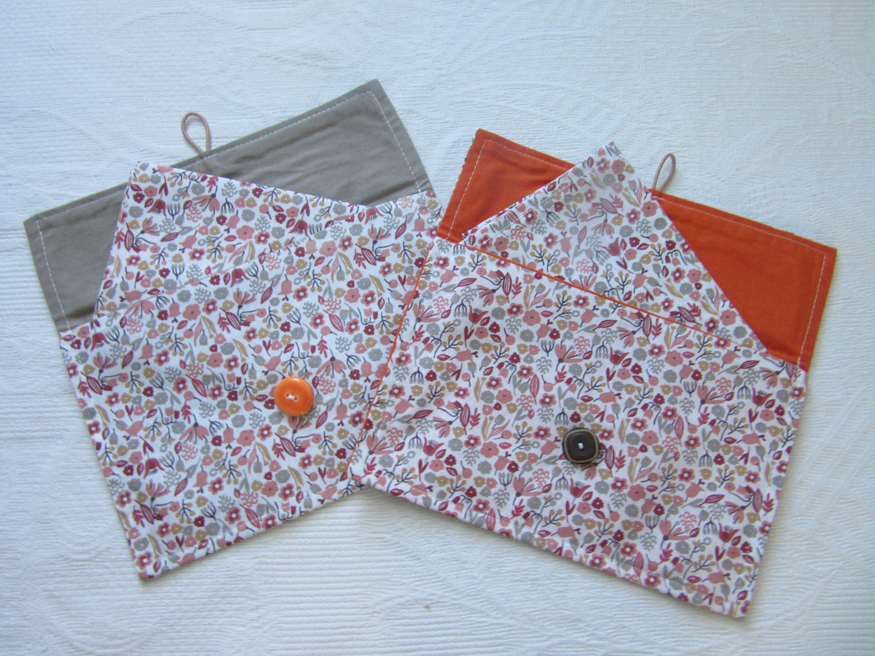 2 Serviettes de Table et Leurs Pochettes