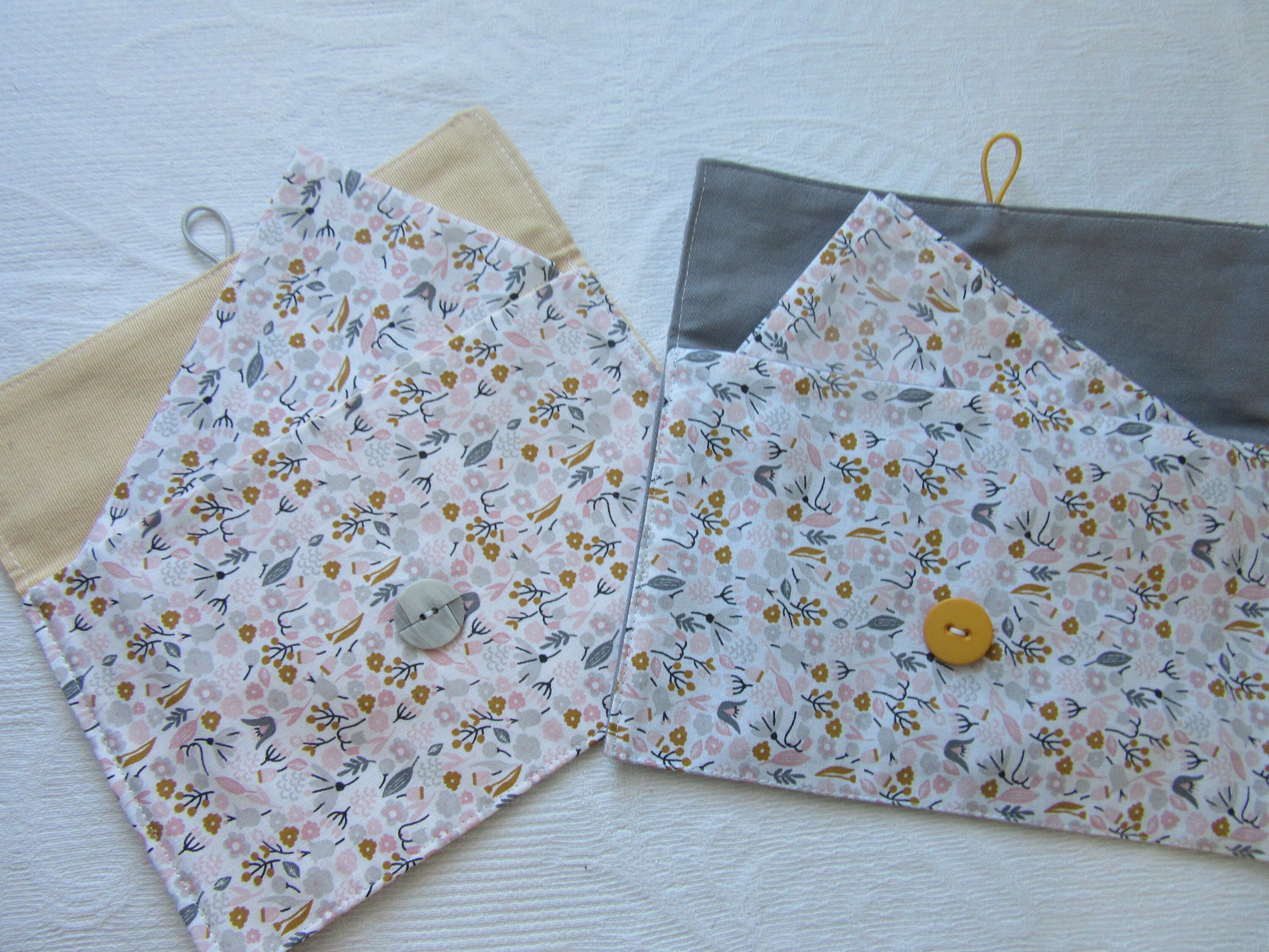 Serviettes de Table et Leurs Pochettes