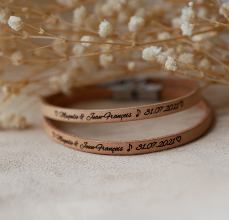 Cadeau pour couple deux bracelets cuir personnalisés même gravure, coordonnées GPS ou date anniversaire ou prénoms, bijoux pour mariés image 3