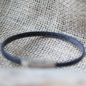 Gravure intérieure sur bracelet cuir avec message personnalisé