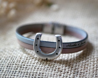 Bracelet au Fer à cheval sur cuir personnalisable par gravure, bijou pour cavalière ou cavalier, cadeau fan équitation et chevaux