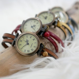 Custom leather woman watch, choose engraving text, leather colour, watch face for an unique  boho woman  gift