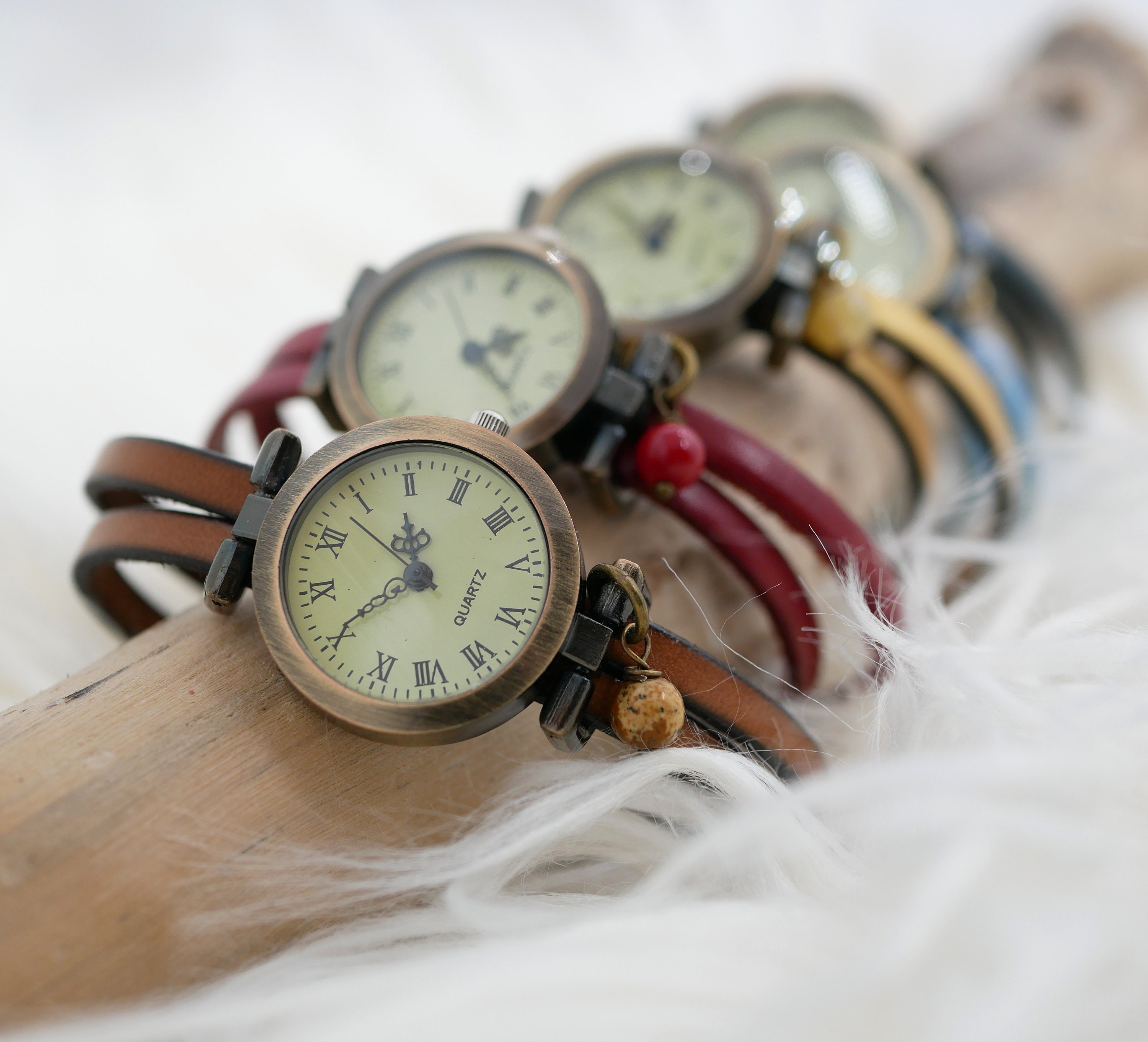 Custom leather woman watch, choose engraving text, leather colour, watch face for an unique  boho woman  gift