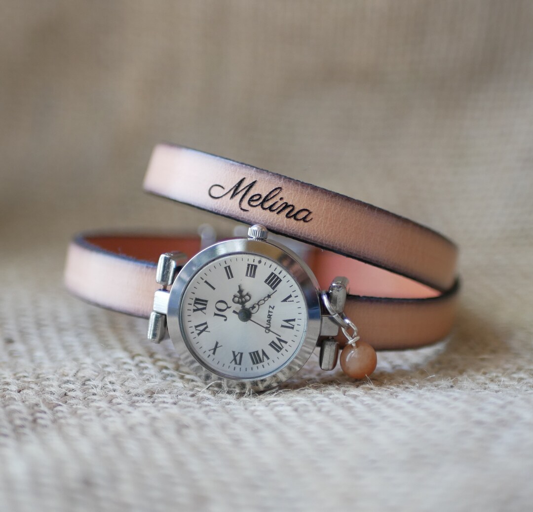 Damenuhr mit doppelt gewickeltem Lederarmband, silbernes