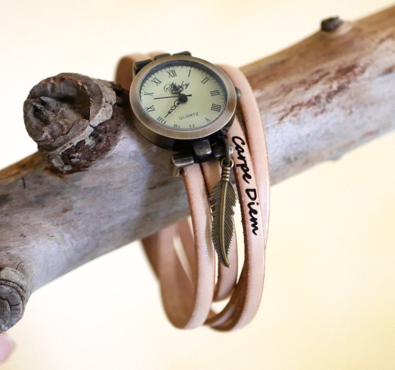 Montre personnalisable au bracelet 4 tours de poignet en cuir fin style bohème couleur et gravure au choix