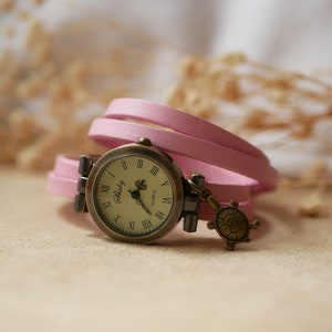 Montre femme en cuir couleur au choix personnalisable par gravure de prénoms ou texte, bracelet 4 tours de poignet et breloque au choix image 3