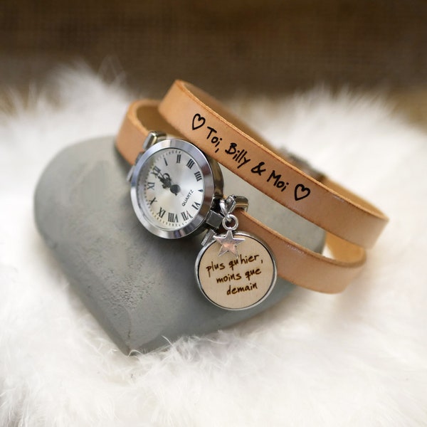 Montre femme personnalisable bracelet cuir avec cabochon bois gravé personnalisé pour un cadeau unique pour maman, amie, soeur, fille