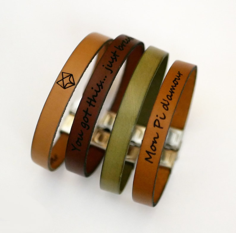 Bracelet cuir personnalisé par gravure pour homme ou femme, choix de 25 couleurs de cuir, prénom, citation, coordonnées GPS ou mots d'amour à graver