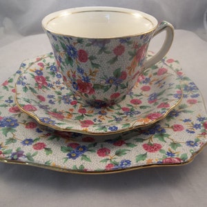 Vintage Chitzware Collectibles Housewares Royal Winton (Eng) &quot;Old Cottage Chitz&quot; Desert Set 8&quot; Square Ascot Plate Large Cup & Saucer Gold