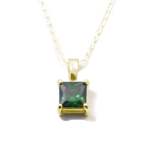 Pendant Princess Cut 1ct Emerald Solitaire 4 Claw set in 9ct Gold with Chain Fully UK Hallmarked