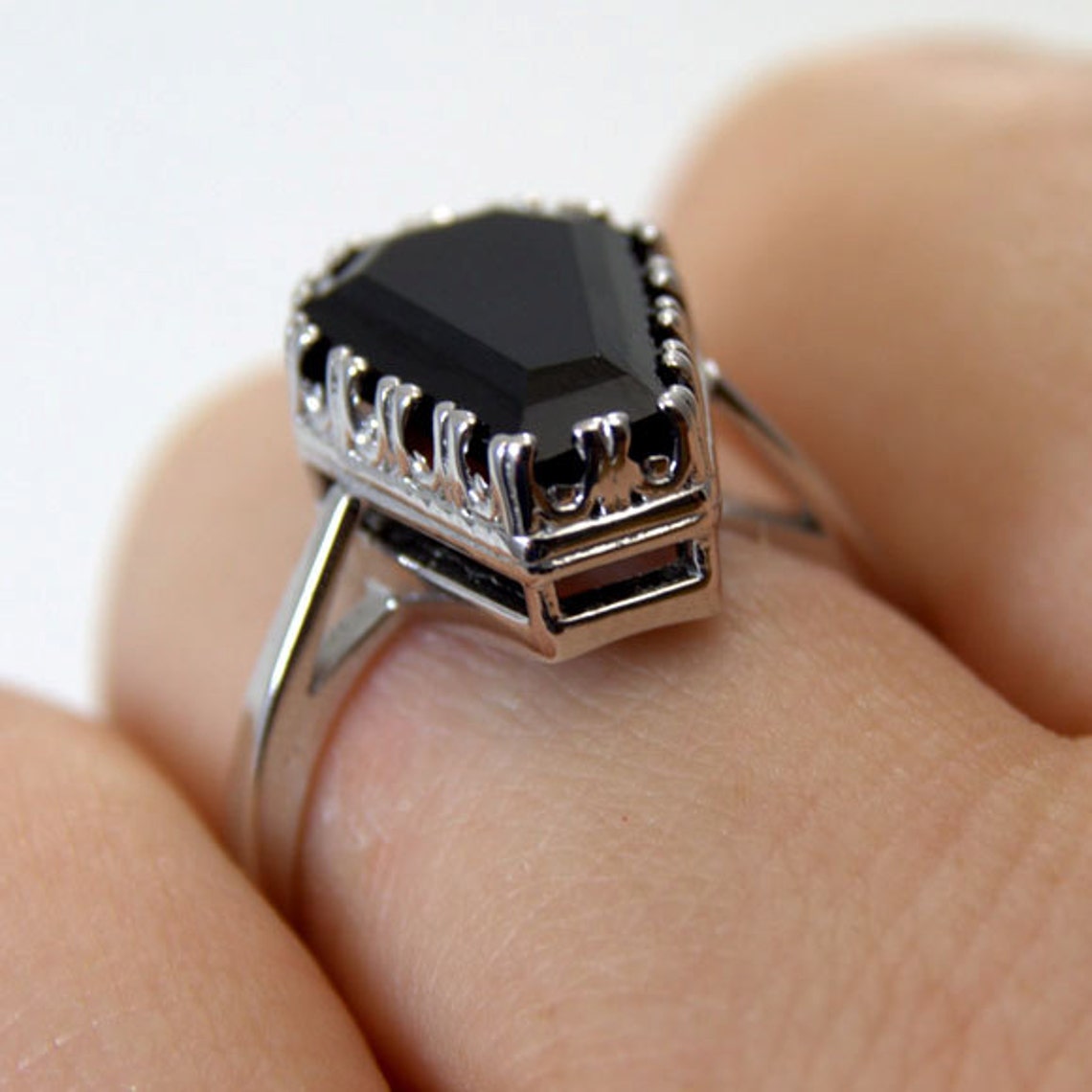 Coffin Ring 7.70ct Solitaire Black Spinel Set In Solid Gold | Etsy