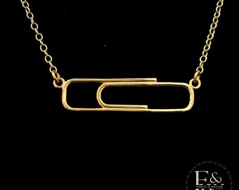 Collar grande con clip de papel de oro amarillo de 9 quilates