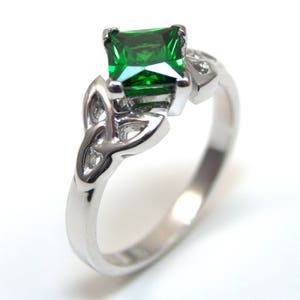 Sterling Silver 1.25ct offset Princess Cut Emerald Diamond Unique Trinity Knot Ring