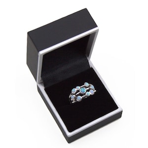 Bague goutte de pluie en argent sterling et opale fabriquée au Royaume-Uni .925