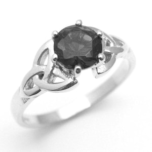 Anillo de plata de ley con circonita cúbica negra de 1 quilate y nudo de la Trinidad