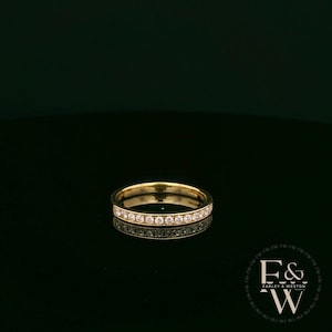 18ct Yellow Gold Round-Cut Diamond Half Eternity Ring
