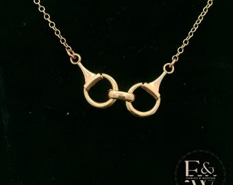 Collar ecuestre de oro amarillo de 9 quilates