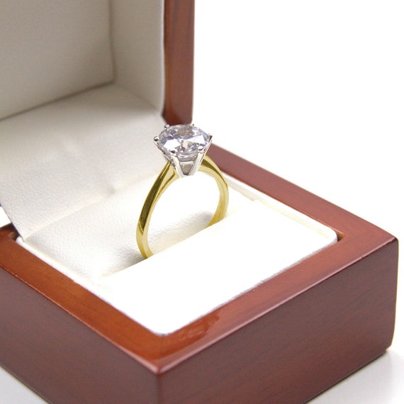 9ct gold Diamond ring 9ct gold Diamond ring