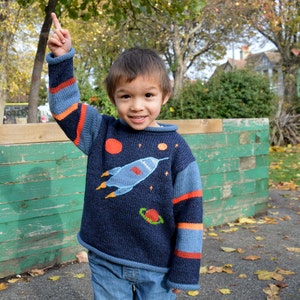 Tricoté Alpaga Jumper Space rocket design Pull/Pullover, Pulls en laine tricotés pour enfants, Pulls amusants pour enfants, cadeau de Noël de vaisseau spatial image 3