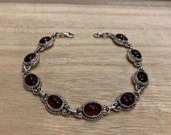 Garnet sterling silver bracelet, Garnet bracelet, Chain Garnet bracelet, oval stone bracelet, Garnet gift, Red bracelet,  gift for her