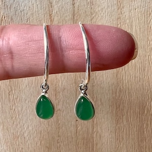 Silver Hoops, Green onyx silver hoops, t earrings, teardrop green hoop silver earrings, Green onyx hoop style Earrings, Drop Earrings