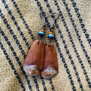Pendientes de madera hechos con escamas de piñas | Joyería de piña | Joyas de madera | Pendientes naturaleza