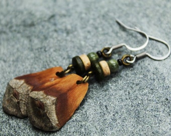 Boucles d'oreilles en bois fabriquées à partir d'écailles de pommes de pin | Bijoux pomme de pin | Bijoux en bois | Boucles d'oreilles authentiques | Style bohème