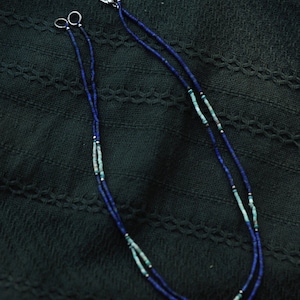 Lapislazuli-Kette in umweltfreundlicher Geschenkverpackung – handgefertigter Schmuck, ideal als Geschenk für Sie oder Ihn.