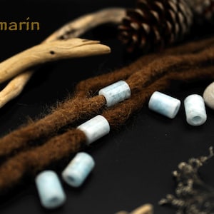 Hochwertige Dreadlock Perlen aus Edelsteinen
Handgefertigte Naturstein-Dreadlock Accessoires
Boho Schmuck für Dreadlocks aus Mineralien
Kristall Dreadlock Schmuck für Spiritualität
Dreadlock Haarschmuck mit Heilsteinen
