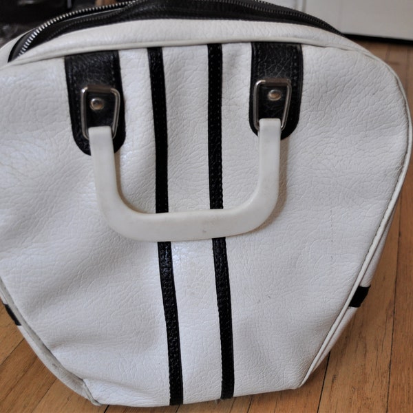 Vintage Caprice Bowling Bag. 1970's White Vinyl with Black Stripes, Great Condition, Be Lovely At The Lanes!