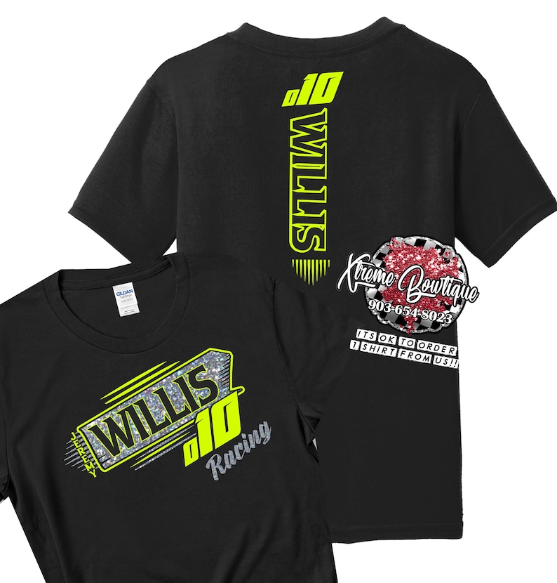 K&ouml;nnte beinhalten: Zwei schwarze T-Shirts mit Rennthema. Ein Shirt hat ein Design mit dem Namen "WILLIS" und der Nummer "10" in Neongelb. Das andere Shirt hat ein Design mit dem Namen "WILLIS" und der Nummer "10" in silbernem Glitzer. Beide Shirts haben den Text "Racing" auf sich.
