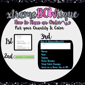 Puede incluir: Un gr&aacute;fico con instrucciones sobre c&oacute;mo realizar un pedido de lazos personalizados. El gr&aacute;fico incluye un formulario con campos para la cantidad, el color de la cinta, el color del vinilo, el nombre, el a&ntilde;o, el dicho, el n&uacute;mero de tel&eacute;fono, los cambios de color del vinilo y una solicitud de demostraci&oacute;n.