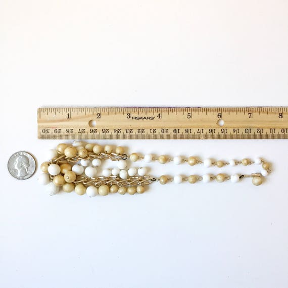 Mid-Century White and Tan Beaded Necklace - image 3