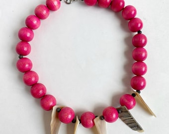 Retro 90’s Wood and Shell Hot Pink Necklace