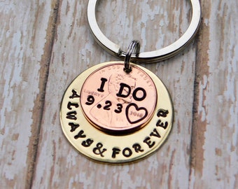 Personalized Wedding Keychain , Keychain Gift , Anniversary Keychain, Wedding Gift, Hand Stamped Penny Couple Gift/Gift For Him Gift For Her