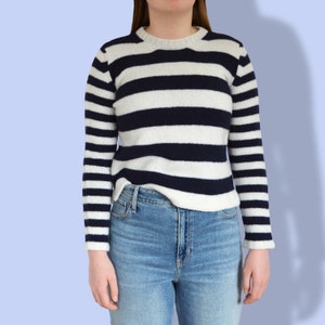 Sweater Knitting Pattern, Modern Knitting Kit with yarn, Ladies Jumper Knitting Kit with Pure Wool Yarn Included