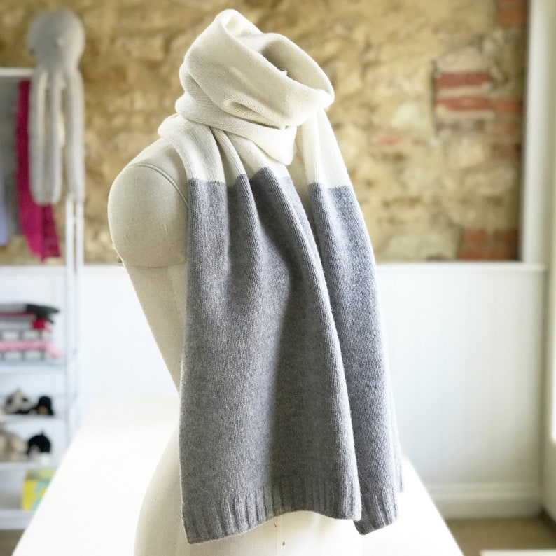 Oversize scarf knitting kit, scarf knitting pattern, DIY Craft Kit, Easy Knitting Pattern image 1
