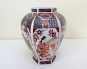 Vintage Japanese floral porcelain vase in red, blue gold. Arita Imari vase. Vintage chinoiserie red blue gold vase. Japanese vase.