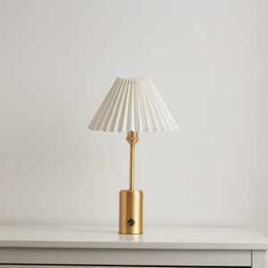 Brass Vintage Cordless Table Lamp - Ideal Battery-Powered Accent for Bedroom & Dining Room