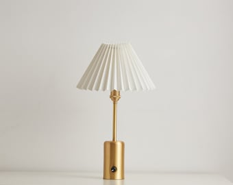 Brass Vintage Cordless Table Lamp - Ideal Battery-Powered Accent for Bedroom & Dining Room