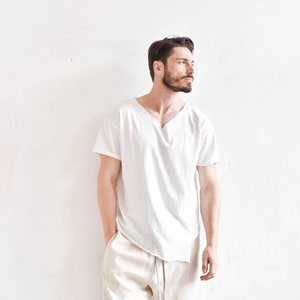 Casual Plain V-neck T-shirt A90351М image 1